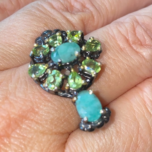 Classy Genuine Emerald Peridot Ring - Picture 7 of 12